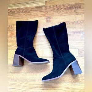 Crown Vintage size 7 Tall black Square Toe Suede Boots